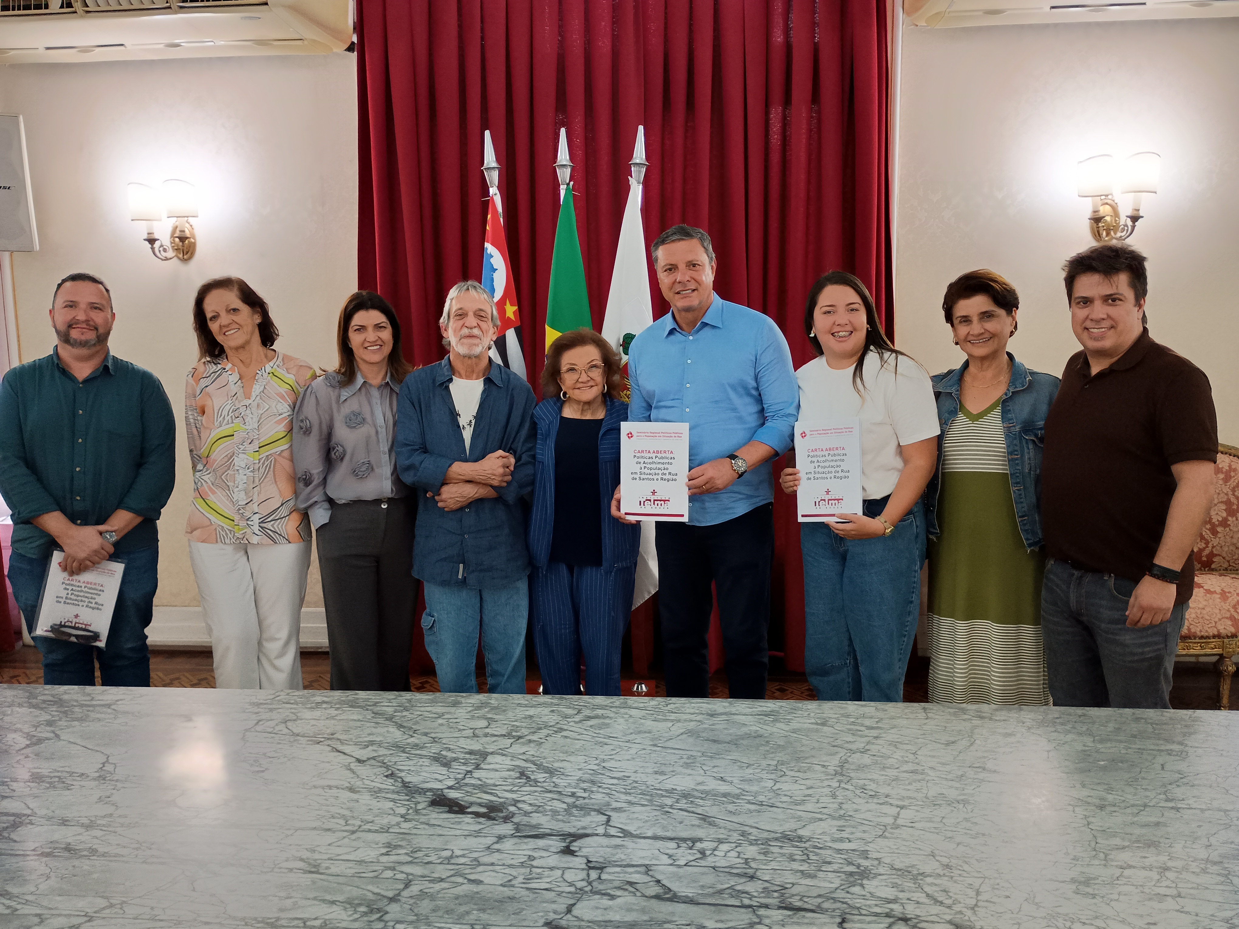 População de Rua: Instituto Telma de Souza entrega Carta Aberta ao prefeito de Santos